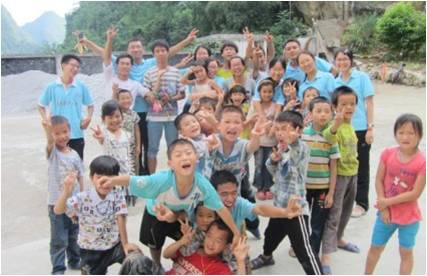 ��h������W(xu��)���������Єӡ��F(tu��n)�(du��)֧�̵��c(di��n)�ǏV���ό����Rɽ�h��կ�l(xi��ng)¡��С�W(xu��)��7��18�գ�����?y��u)麢�ӂ��e�k��Ȥζ�\(y��n)�ӕ�������������K������^��������������(xi��ng)Ŀ������ʮ�֟������\(y��n)�ӕ���Ļ����֧���(du��)�c���ӂ��_�ĺ�Ӱ��