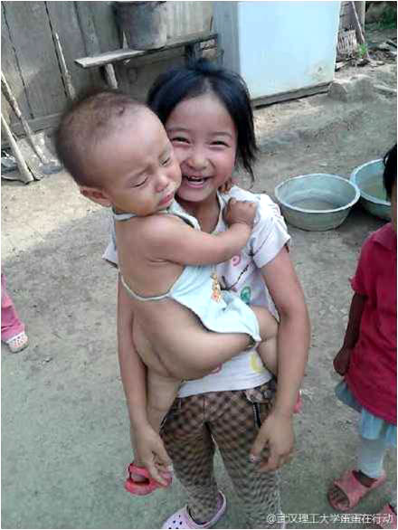 7��17�գ����������Єӡ��F���η�ꠌ�֧�̵ĺ��ӂ��M���˼��L�����o���ӂ���ȥ�˺��ε�������һ��꠆T�f�����F(xi��n)�ڽK���˽⺢�ӂ�?y��u)�ʲô���t����߀�О�ʲô���С�С���֡���С�������@���ɽ·��ĺ��y�����еĺ����όW(xu��)ǰ߀���Ƚoţ��ݡ������D�ϵ�СŮ���mȻ���g����������ܵ��ѽ�(j��ng)ʮ�֋��졣