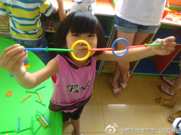 7��8����8��15����ɽ�|������W(xu��)���y�ֈ�(zh��)��(m��ng)�����Z�������(w��)�F(tu��n)��ɽ�|�Ͳ��e�k�˞���37��Ĺ�����(d��ng)�������������؅^(q��)���L�@����ͯ�ļ�ͥ���˽Ⲣӛ��@����ͯ����ͽ�����r���_չ�o�ϵK���Z��Ӗ(x��n)�����D��ɽ�|ʡ�Ͳ��а��`����(f��)���ĵĺ��ӂ�չʾ�����Ą�(chu��ng)���ֹ���