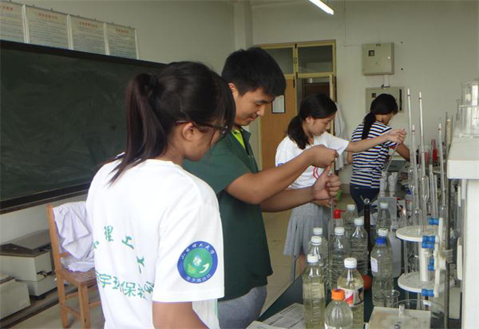 ꠆T���ڌ���Ҍ��ɼ��؁���ˮ���M�Ќ�����,������Ҫ����ˮ�ӵ�PH�������늌��ʡ������ȹ����ָ�˵ęz�y����(sh��)��(j��)�M��̎����