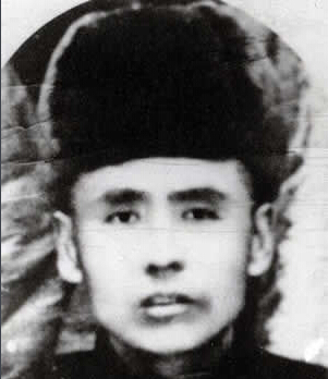 ���F÷��1893��1934�����������|����Ϫ��1931��10����Ѯ�����F÷�������|�������l(w��i)܊�����ڵ��|���P����ᶎr���f��һ�����(d��ng)��1932��3�£��|���񱊿��վȇ�(gu��)��(hu��)ί�����F÷��|�����x��܊��28·܊˾����1934��5��30���������F÷����͢�o���I(l��ng)�Ăα��°����(du��)���@��1934��9��28��ҹ�����F÷����܊�ٰ�񽵟o(w��)Ч�±�������1935�깲�a(ch��n)�h�l(f��)���ġ���һ���ԡ��У��Q���ǡ���ȇ�(gu��)�����|������Ӣ�ۡ���1988�걻׷�J(r��n)�������ʿ��2014��9��1���������������������ĵ�һ��300����������Ӣ�Һ�Ӣ��Ⱥ�w�����