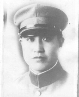 ���ߣ��h�����|���d������1908������������ڵ�����ͥ���x�켽܊�^(q��)�Γ�܊˾��T��1924���M(j��n)��|���v���ã����I(y��)����У����У�̹���1931�����Rռɽ���(du��)����У�����������˽��򿹑�(zh��n)�Ȍ�(du��)������(zh��n)��1936���κӱ����h��܊��У����(d��o)�L(zh��ng)��1938��8���ʲ����x�����(du��)���x�켽܊�^(q��)��ʽ������x�켽܊�^(q��)�Γ�܊������˾��T��1939������Ї�(gu��)���a(ch��n)�h��1940���ڰوF(tu��n)���(zh��n)�Љ��Ҡ������r(sh��)��32�q��