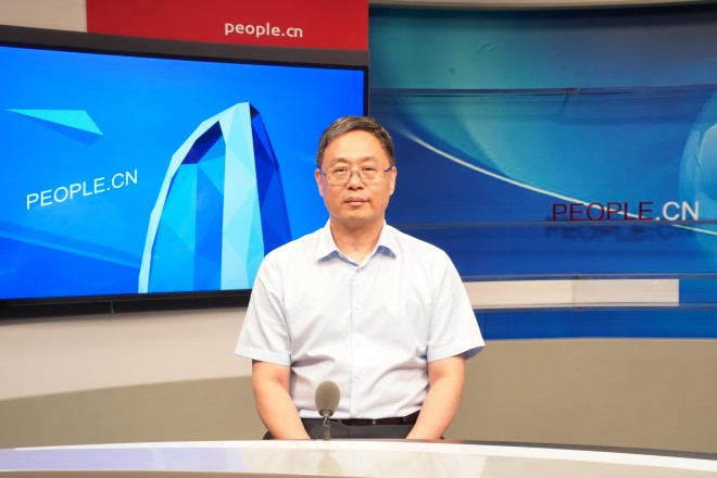 中國藝術(shù)研究院院長、黨委副書記周慶富做客人民網(wǎng)。張力洋攝