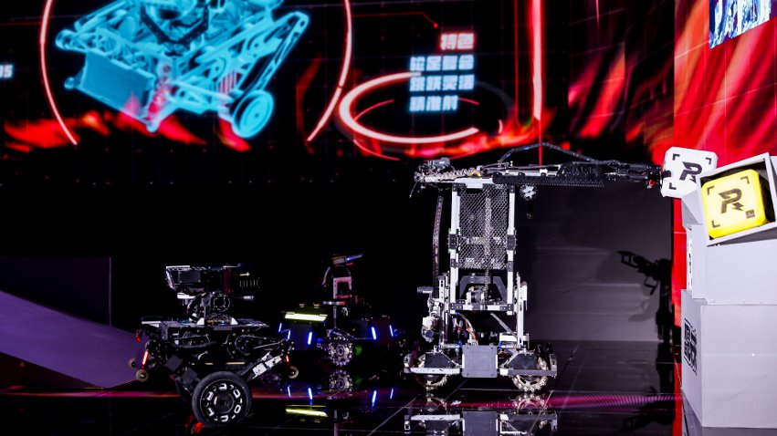 武漢工程大學大學生們帶來的機甲大師對抗比賽。主辦方供圖