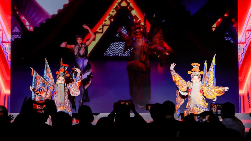 京劇演員與虛擬人“跨次元”合作《新定軍山》。主辦方供圖